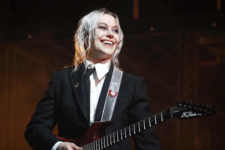 Phoebe Bridgers impone restricción de teléfonos celulares en su nueva gira
