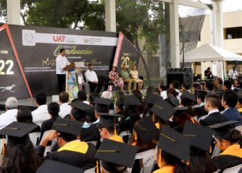 Entrega la UAT en la UAM-Mante nuevos profesionales de la salud y la educación