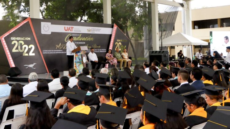 Entrega la UAT en la UAM-Mante nuevos profesionales de la salud y la educación