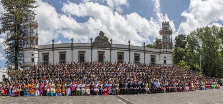 Gradúa Chapingo a 1,250 ingenieros comprometidos con el desarrollo del campo de México