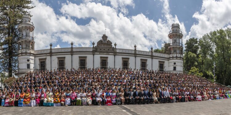 Gradúa Chapingo a 1,250 ingenieros comprometidos con el desarrollo del campo de México