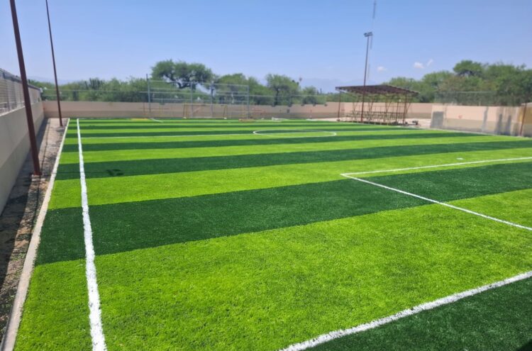Rehabilitan cinco canchas de fútbol para Mundial Social en Victoria