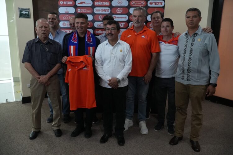 Presentan al argentino Gabriel Pereyra como director técnico de Correcaminos-UAT