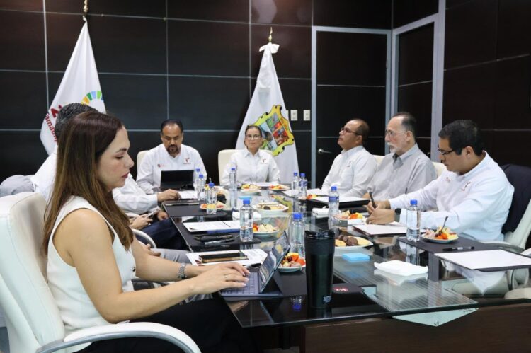 Capacitan a docentes de educación media superior y superior de Tamauliipas sobre la industria de semiconductores