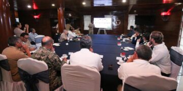 Coordinan acciones para atender mancha de hidrocarburo en el río Pánuco