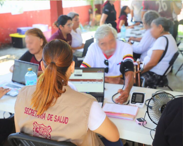 Brindan Secretarías de Bienestar y Salud atención médica en Comedores de Bienestar