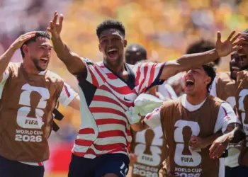 Estados Unidos derrota 2-0 a Australia y pasa a dieciseisavos del Mundial