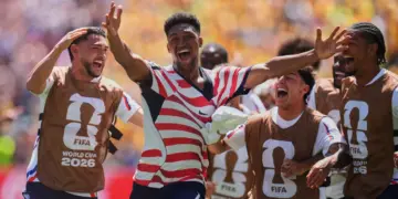 Estados Unidos derrota 2-0 a Australia y pasa a dieciseisavos del Mundial
