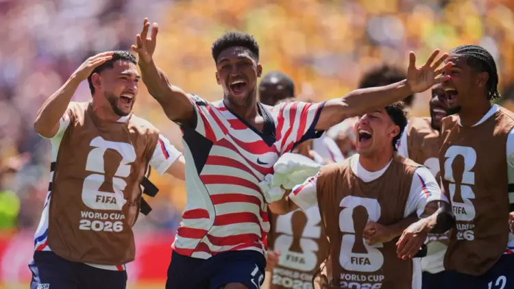 Estados Unidos derrota 2-0 a Australia y pasa a dieciseisavos del Mundial