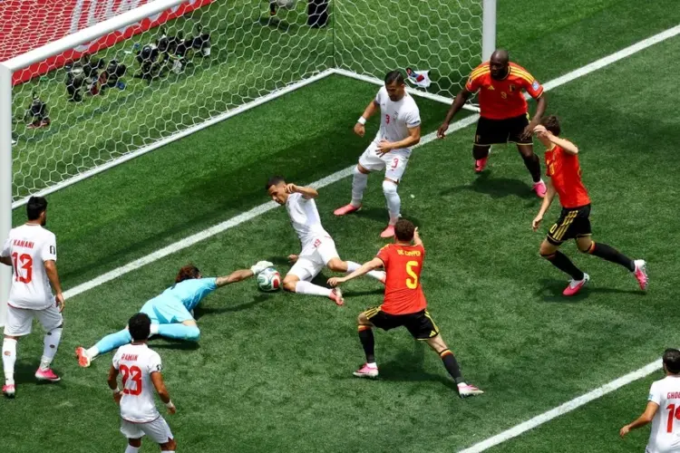 En intenso duelo de porteros y sendas atajadas, empatan 0-0 Bélgica e Irán