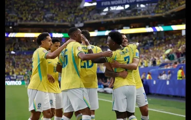 Brasil gana cómodo 3- 0 a Escocia y asegura el liderato del Grupo C