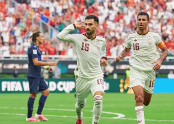 España gana 1-0 a Uruguay en tenso partido y lo manda a casa