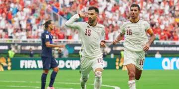 España gana 1-0 a Uruguay en tenso partido y lo manda a casa