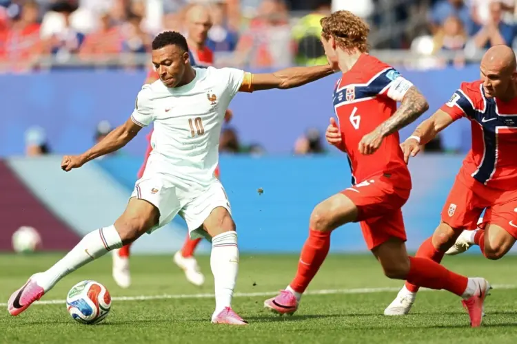 Francia golea 4-1 a Noruega y avanza como primero del grupo I