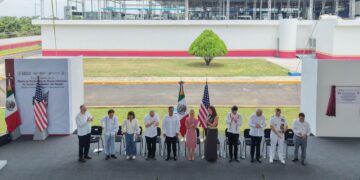 Gobiernos de México y EU inauguran en Chiapas planta de moscas estériles del gusano barrenador del ganado