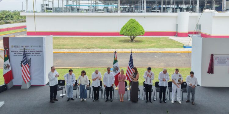 Gobiernos de México y EU inauguran en Chiapas planta de moscas estériles del gusano barrenador del ganado