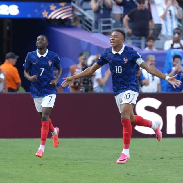 Francia golea 3-0 a Suecia con doble de Kylian Mbappé