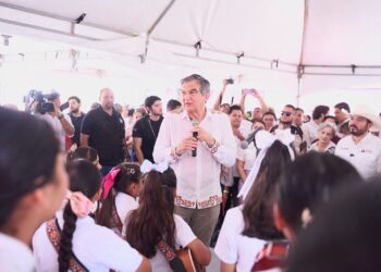 Américo y María de Villarreal llevan la brigada Transformando Familias a González