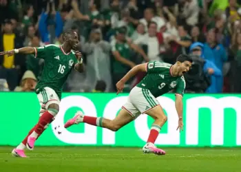 Quiñones y Raúl dan triunfo a México 2-0 sobre Ecuador y avanza invicto a Octavos de Final