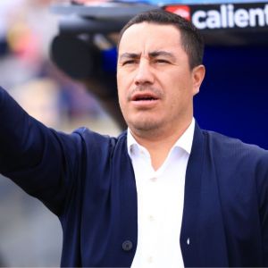 Incertidumbre en Pumas por el futuro de Efraín Juárez