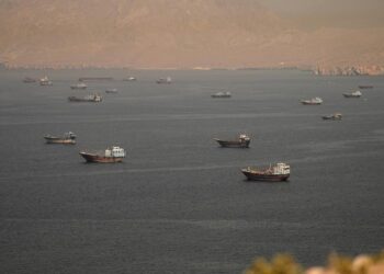 ONU activa evacuación masiva de marineros atrapados en Ormuz