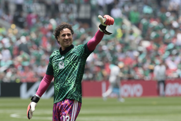¿Se estrenará Guillermo Ochoa en el Mundial 2026? Lo que planea Aguirre