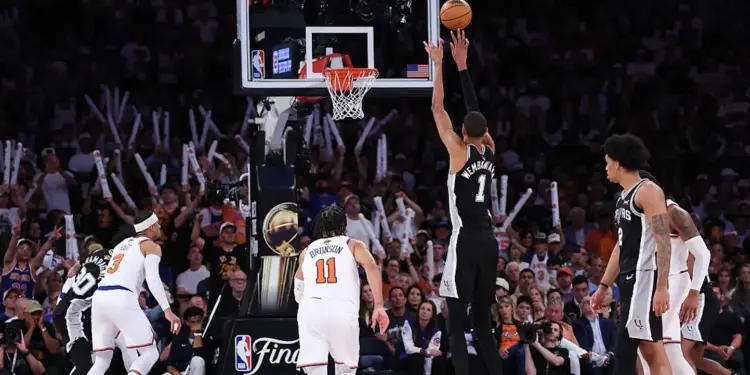 Spurs de San Antonio ganan 115-111 a Knicks en Nueva York; respiran al colocarse1-2