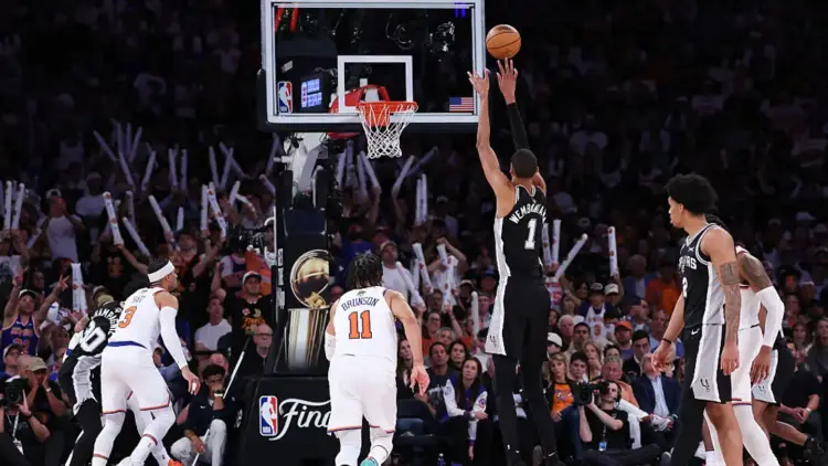 Spurs de San Antonio ganan 115-111 a Knicks en Nueva York; respiran al colocarse1-2
