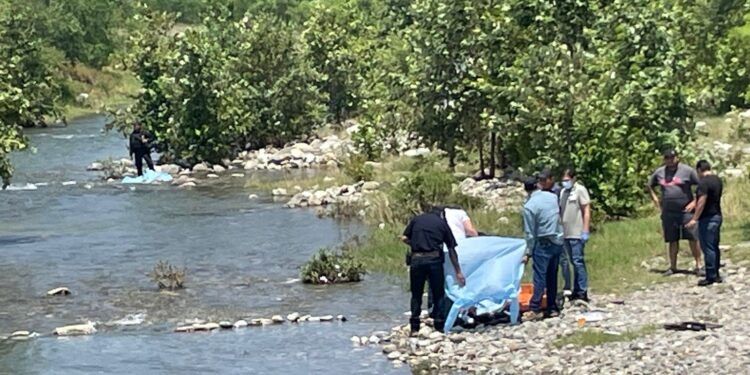 Paseo termina en tragedia, familia muere ahogada