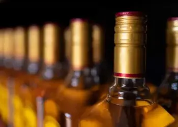 Tragedia en quinceañera: mueren 3 por alcohol adulterado