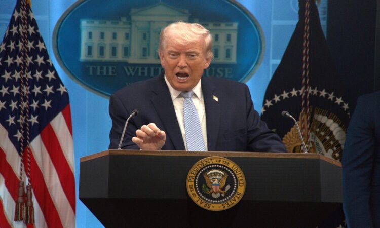 Donald Trump anuncia un principio de acuerdo con Irán para detener el conflicto militar