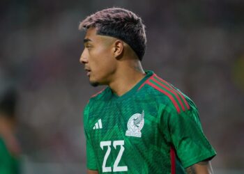 Refuerzos europeos para el campeón: Cruz Azul va por Julián Araujo y César Montes