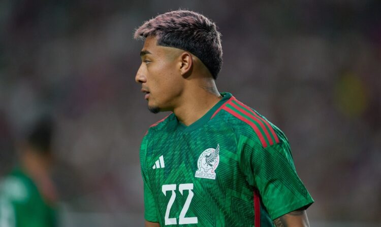 Refuerzos europeos para el campeón: Cruz Azul va por Julián Araujo y César Montes