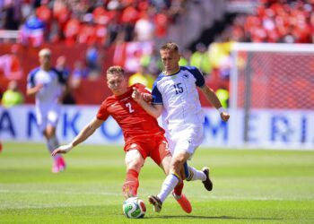 Canadá rescata el empate ante Bosnia con gol de Cyle Larin