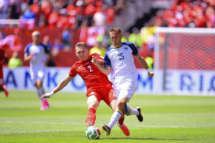 Canadá rescata el empate ante Bosnia con gol de Cyle Larin