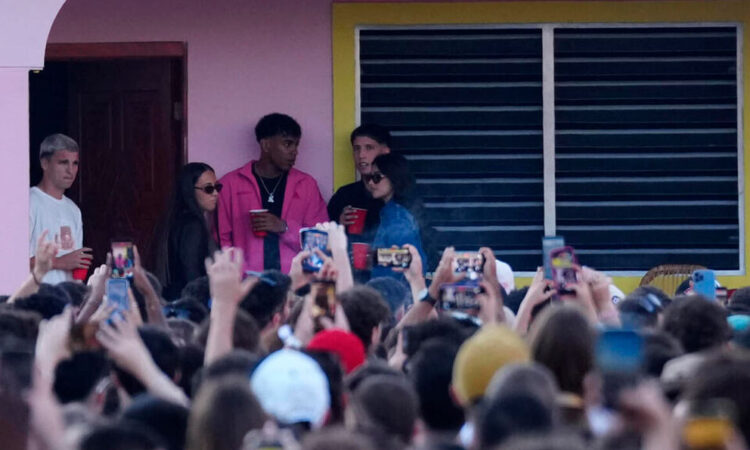 Polémica por la ‘casita’ de Bad Bunny en su gira por Madrid