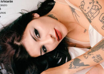 Cazzu brilla en la portada de Rolling Stone Argentina