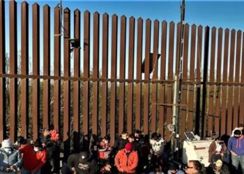 Cárteles controlan cada centímetro de la frontera norte de México afirma funcionario de Estados Unidos
