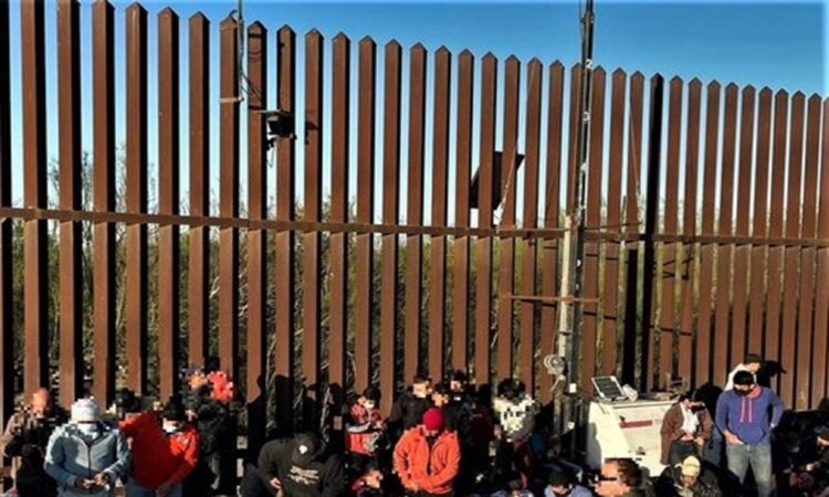 Cárteles controlan cada centímetro de la frontera norte de México afirma funcionario de Estados Unidos