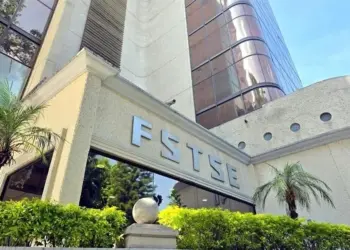 Burócratas federales recibirán aumento del 9%