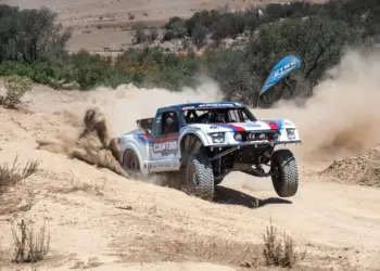 Calor mata a piloto de rally