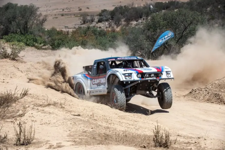 Calor mata a piloto de rally