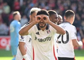 Afición del Fulham rechaza la salida de Raúl Jiménez tras finalizar su contrato