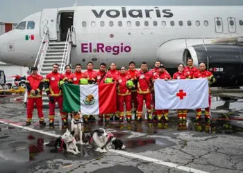 Rescatistas mexicanos inician labores de búsqueda en Venezuela