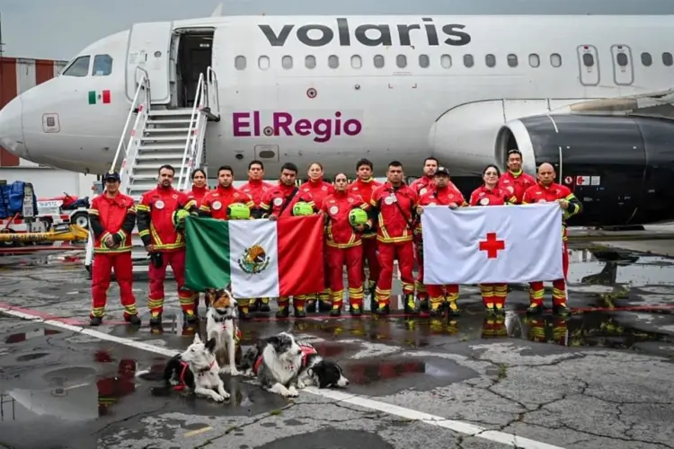 Rescatistas mexicanos inician labores de búsqueda en Venezuela