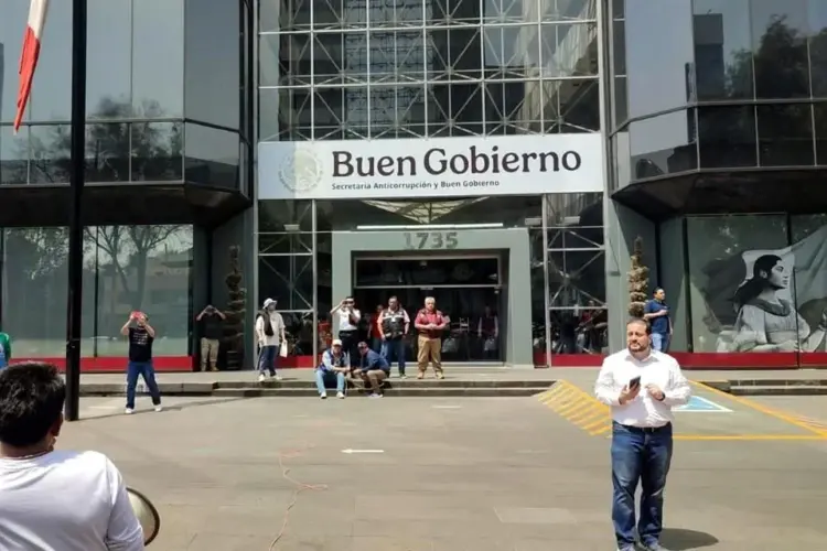 Sancionan a ex administrador de aduana por omitir ingresos