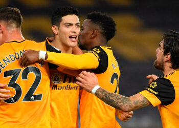 El delantero mexicano Raúl Jiménez descarta al América y volverá con los Wolves
