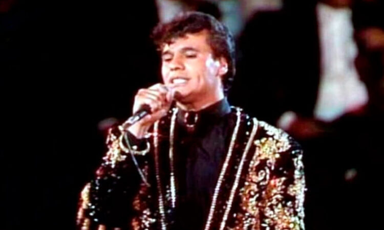 Se prepara biopic de Juan Gabriel bajo la dirección de Gary Alazraki