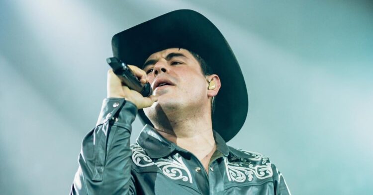 Alfredo Olivas se une a Alejandro Fernández y Julión Álvarez en concierto