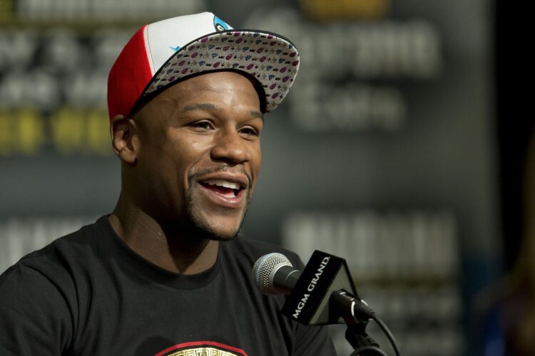Floyd Mayweather enfrenta demanda millonaria por acuerdos de peleas contra Tyson y Pacquiao